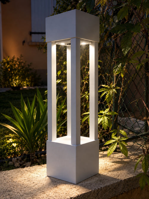 ÉCLAT LUMÉA, borne lumineuse extérieure blanche allumée