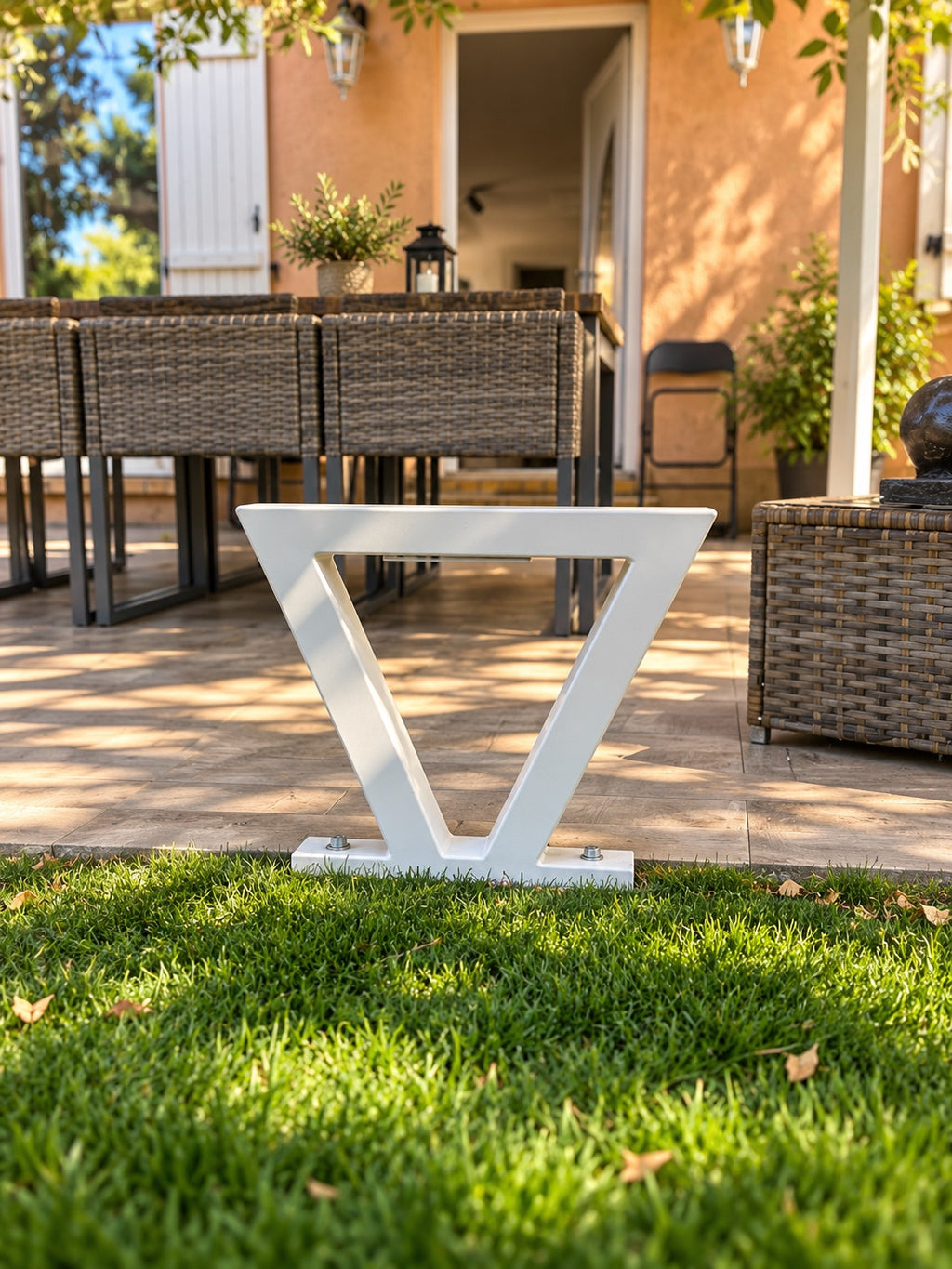 HALO Outdoor LUMÉA, luminaire triangulaire blanc de jour
