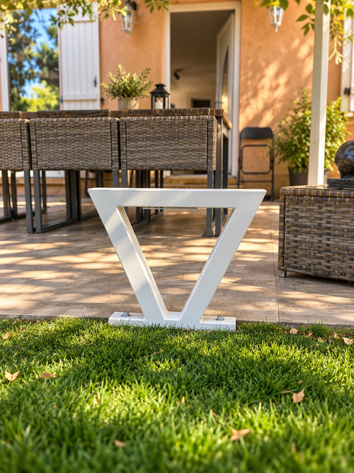HALO Outdoor LUMÉA, luminaire triangulaire blanc de jour
